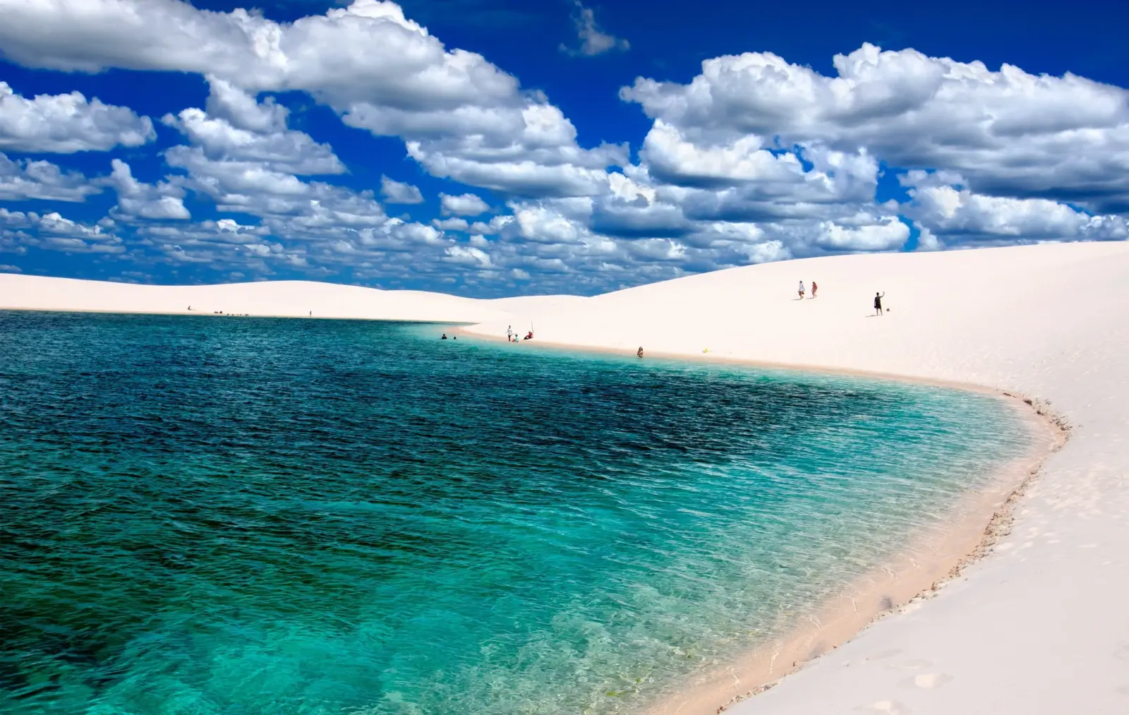 Pôr do sol sobre as dunas dos Lençóis Maranhenses